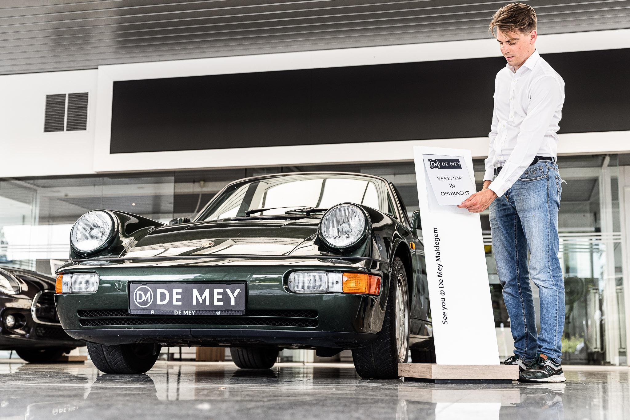 Een wagen die verkocht wordt in opdracht